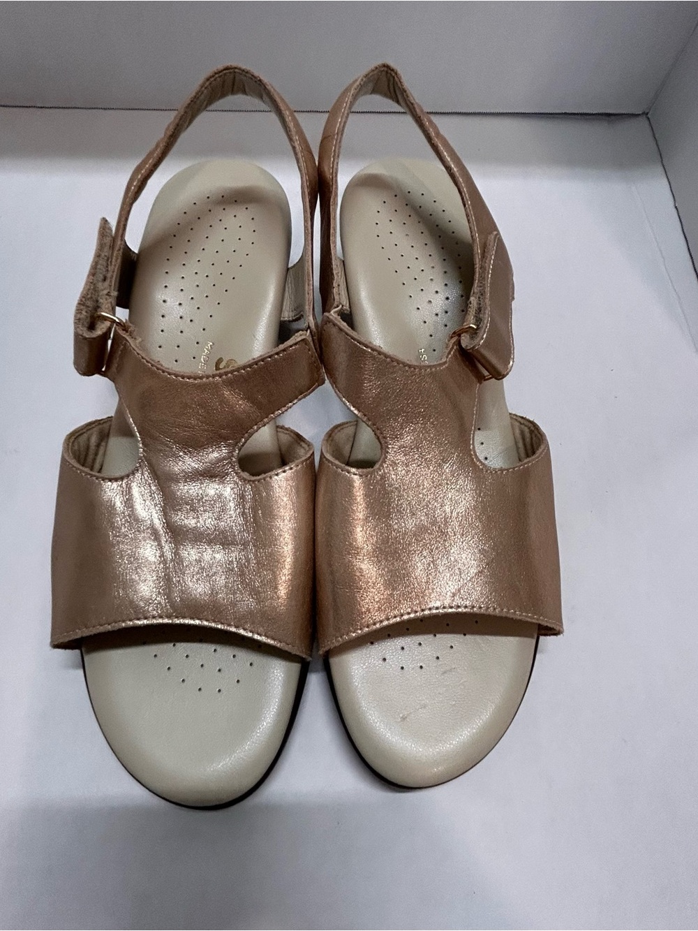 SAS Woman's 11 WIDE Suntimer Sandals Gold Smooth Leather Tripad Insoles